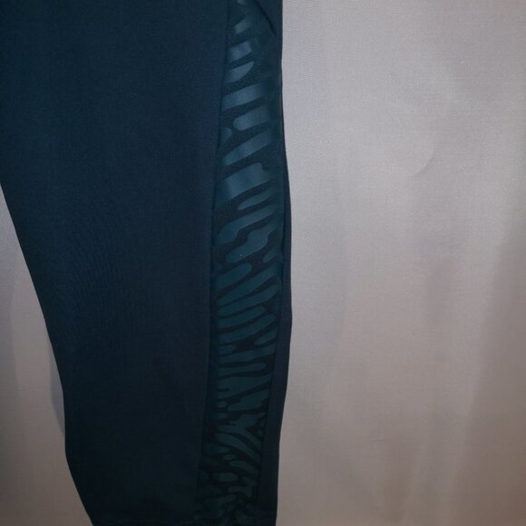 Adidas Aeroready Ladies Teal Color Capri Length Workout Leggings - Picture 3 of 7